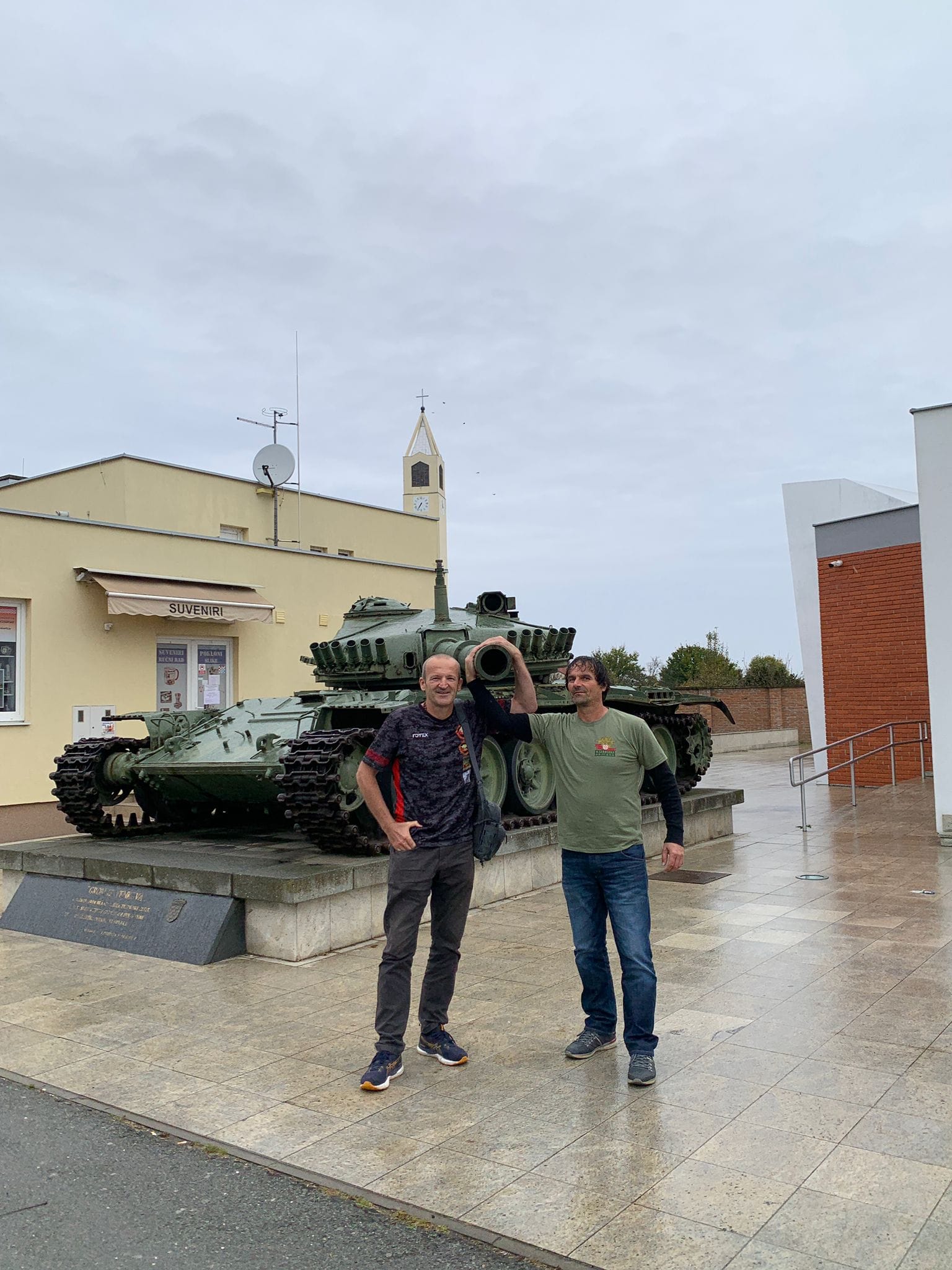 393268211 1361603521399752 1641283494603763296 n