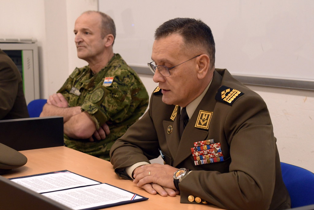 53580947204 6718f1c15d B 53580947204 6718f1c15d b