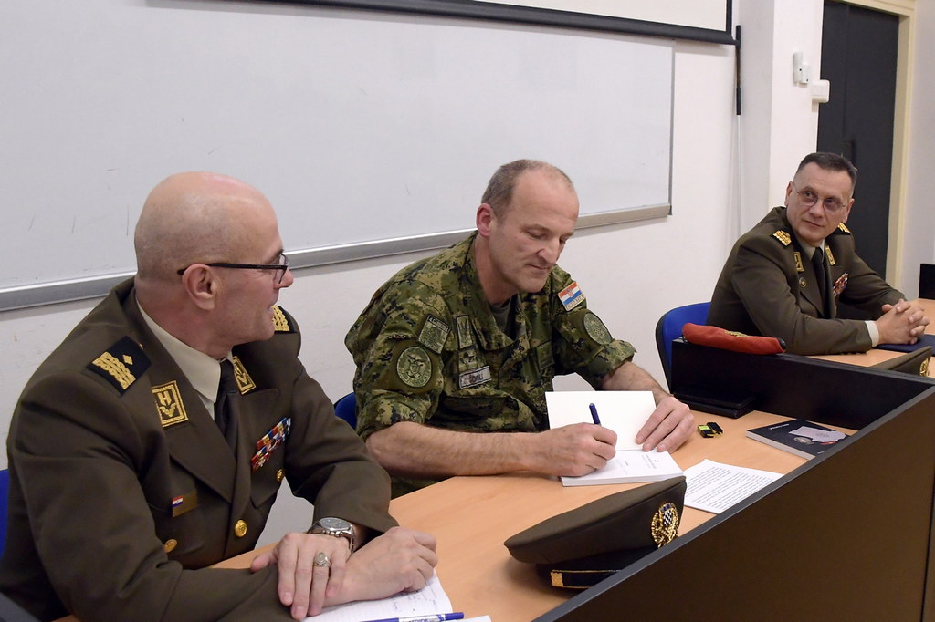 53580947209 31cd391fc9 B 53580947209 31cd391fc9 b